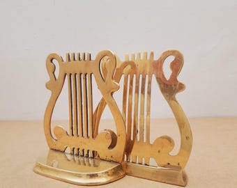 Sujetalibros de latón vintage con forma de lira para decoración del hogar y la oficina. Arpa para amantes de la música, 12,7 cm de alto. Sujetalibros de latón vintage con forma de arpa: decoración de instrumentos musicales.