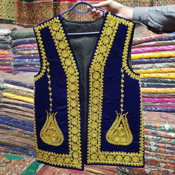 Gilet traditionnel afghan avec broderie dorée Kuchi gilet vintage Hazara Unisexe Gilet Kuchi Banjara Handamade Gilet Vêtements