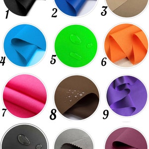 Puede incluir: Doce muestras de tela en diferentes colores y texturas. Las muestras est&aacute;n numeradas del 1 al 12. Algunas muestras tienen un acabado resistente al agua.