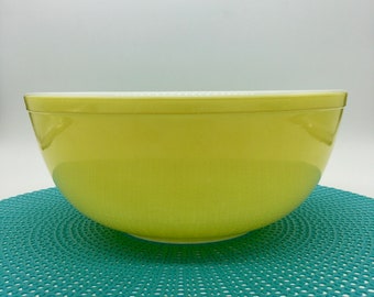 Vintage 4 Quart Yellow Pyrex Mixing Bowl - 404