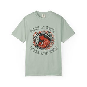 Peace on Earth Begins With Birth, Doula Shirt, Midwife Shirt, Natural Birth Shirt, Birth Advocacy, Home Birth Shirt, Doula Gift, Thank You bild 5