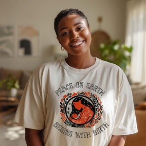 Peace on Earth Begins With Birth, Doula Shirt, Midwife Shirt, Natural Birth Shirt, Birth Advocacy, Home Birth Shirt, Doula Gift, Thank You bild 2
