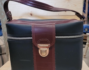 SEARS 1980 Vintage Travel/Cosmetic/Train Case/Bag>Maroon & Black Vinyl Hard Case. 12" x 8.5" x 8.5" Retro Luggage