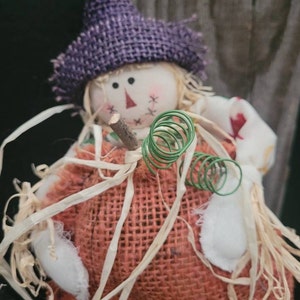 Cute Scarecrow Hugging Pumpkins&gt;&gt; 11&quot; x 11&quot; Table Console Harvest/Fall/Thanksgiving Vintage Fall Decor&gt;Scarecrow Collectors!
