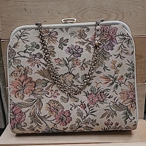 Vintage 40s50s60s Tapestry FLORAL CARPET BAG Linen Interior Brass Finishes/Purse Elegant Carry-on