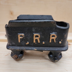 CASTIRON COAL TENDER. Rusty Vintage Collectible&gt;5x3x2.5&gt;Heavy 20oz Goodness