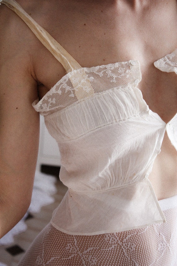 Antique Cotton Muslin and Tulle Corset Cover w/ V… - image 8