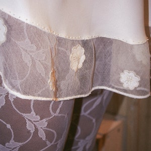 Vintage 1940s Pure Silk and Tulle Lace with Floral Appliqués Mini Skirt, 40s White Silk Skirt image 7