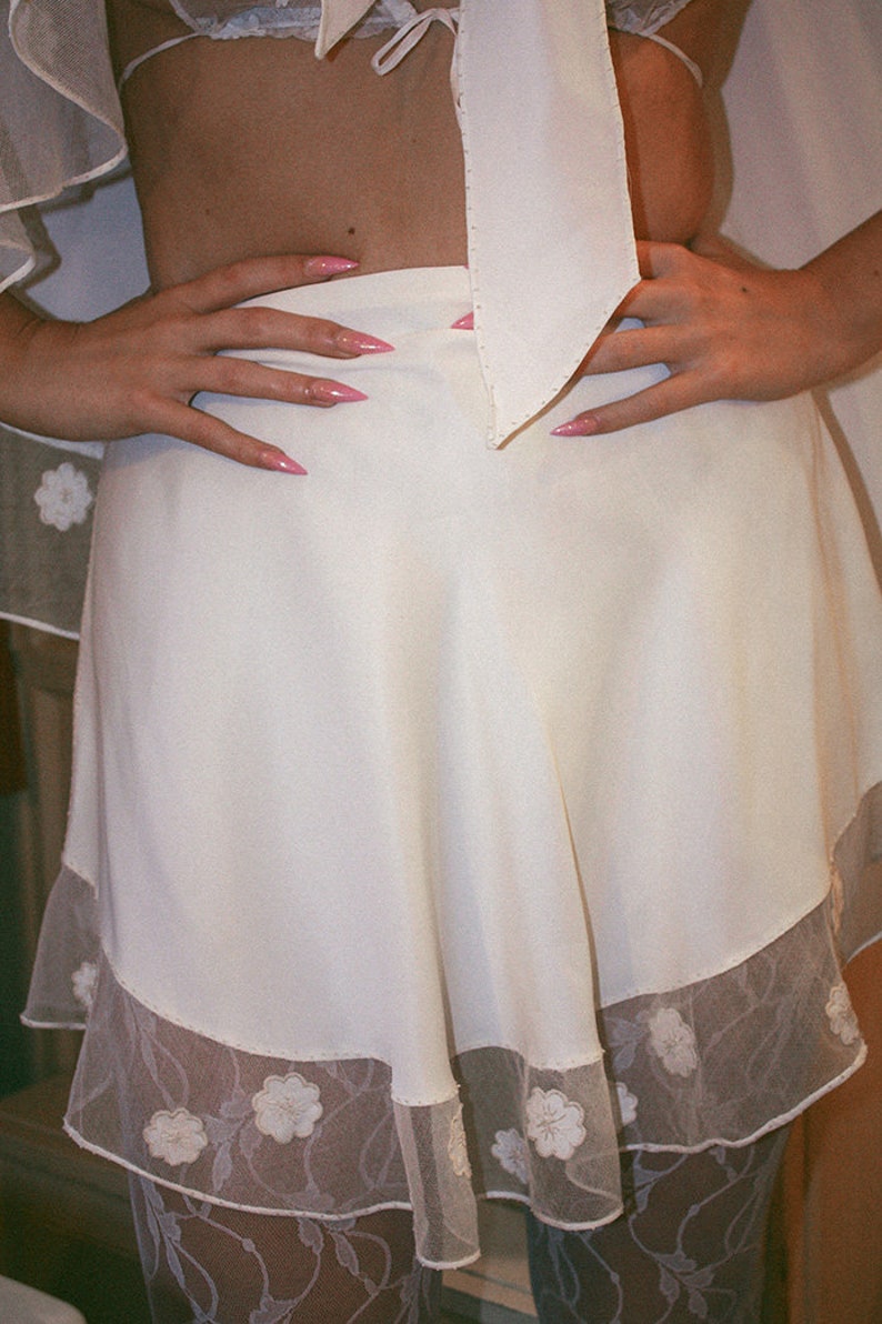 Vintage 1940s Pure Silk and Tulle Lace with Floral Appliqués Mini Skirt, 40s White Silk Skirt image 2