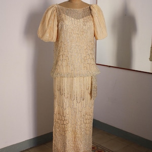 Robe clapet art déco vintage des années 1920 - Robe jaune beurre ornée de paillettes à taille basse
