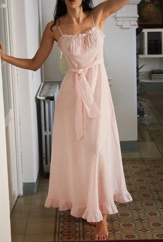 Vintage 1950s Blush Dress With Valenciennes Lace Vintage 50s Pink Nightgown - Etsy Israel Vintage 1950s Blush Dress With Valenciennes Lace Vintage 50s Pink Nightgown - Etsy Israel