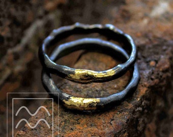 Juego de anillo de plata esterlina oxidada y oro de 18 quilates / Anillo de parejas de roca / Anillo de plata fundida y oro / Anillo de forma única / Anillo de boda inusual
