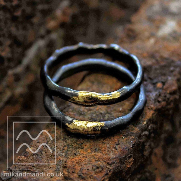 Ringset i oxiderat sterlingsilver och 18 karat guld | Ring för par i sten | Ring i smält silver och guld | Ring i unik form | Ovanlig vigselring