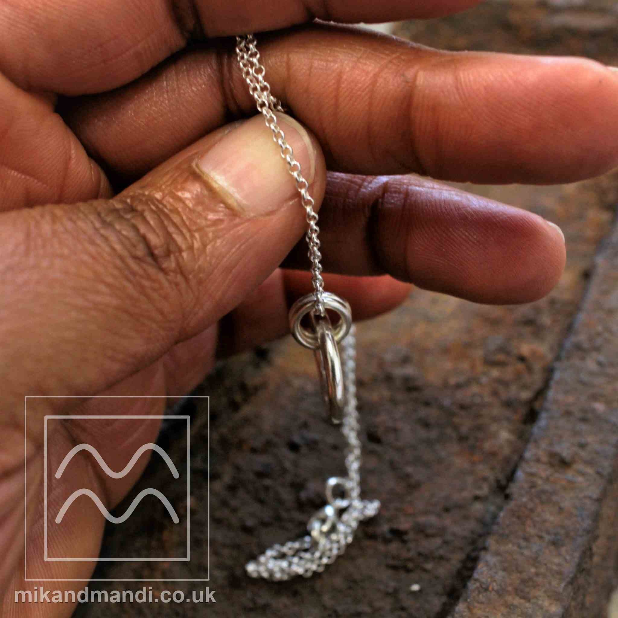 ネックレス・ペンダント Petite Ring Pendant Silver Necklace Sterling Silver Mini Ring Pendant | Textured Open Ring