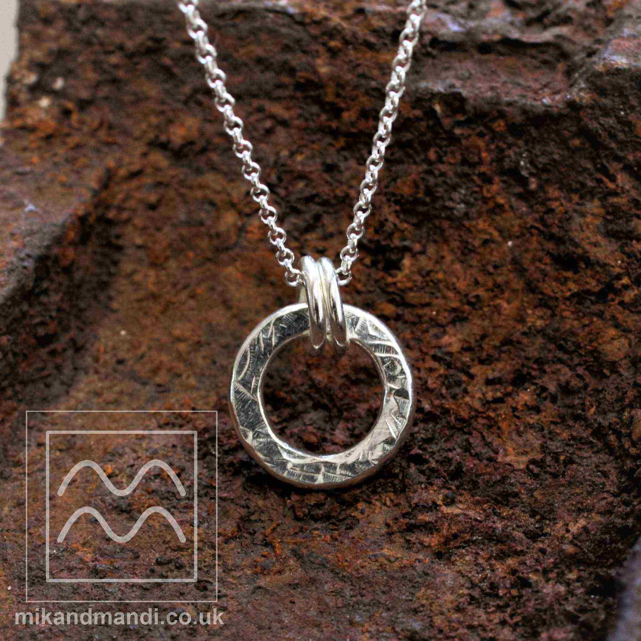 ネックレス・ペンダント Petite Ring Pendant Silver Necklace Sterling Silver Mini Ring Pendant | Textured Open Ring