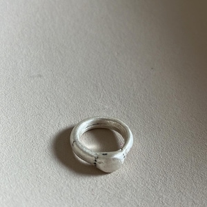 Anillo de plata fina hecho a mano – Anillo orgánico de plata pura 999 – Anillo minimalista para mujer – Joyería artesanal única imagen 1
