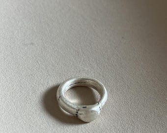 Handgjord ring i fint silver – 999 rent silverband i ekologiskt silver – Minimalistisk statementring för kvinnor – Unika hantverkssmycken