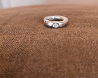 Rustik Silverring Dam – Handgjord 999 Fint Silver Organiskt Band – Rå Boho Silverring Handgjord i Tyskland