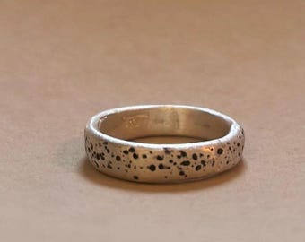 Texturerad silverring för kvinnor – Handgjord 999 fint silverprickband – Organisk bohemisk statementring – Hantverkssmycken