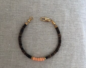 Armband med rosor/kokosnöt