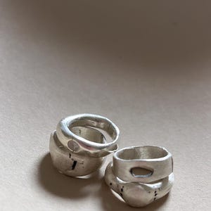 Anillo de plata fina hecho a mano – Anillo orgánico de plata pura 999 – Anillo minimalista para mujer – Joyería artesanal única imagen 4