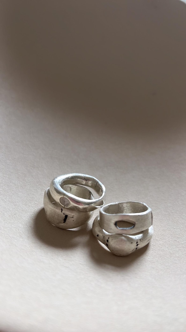 Anillo de plata fina hecho a mano – Anillo orgánico de plata pura 999 – Anillo minimalista para mujer – Joyería artesanal única imagen 4