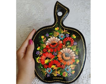 Сutting board Wooden cutting board with flower pattern Рetrikovka Hand-painted Kitchen decor Ukrainian souvenir Gift to wife or mom Ukraine