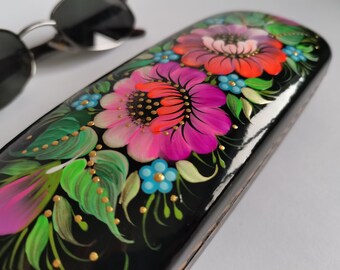 Rouje Black Sunglasses with Floral Case Rouje | Accessories | Rouje Pinkbrown Sunglasses With Case  main image 4