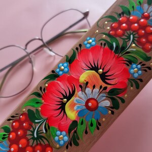 Étui à Lunettes Peint à La Main – Motif Fleurs – 6.4 X 2.3 X 1.1 Pouces – Fait Main Russie
