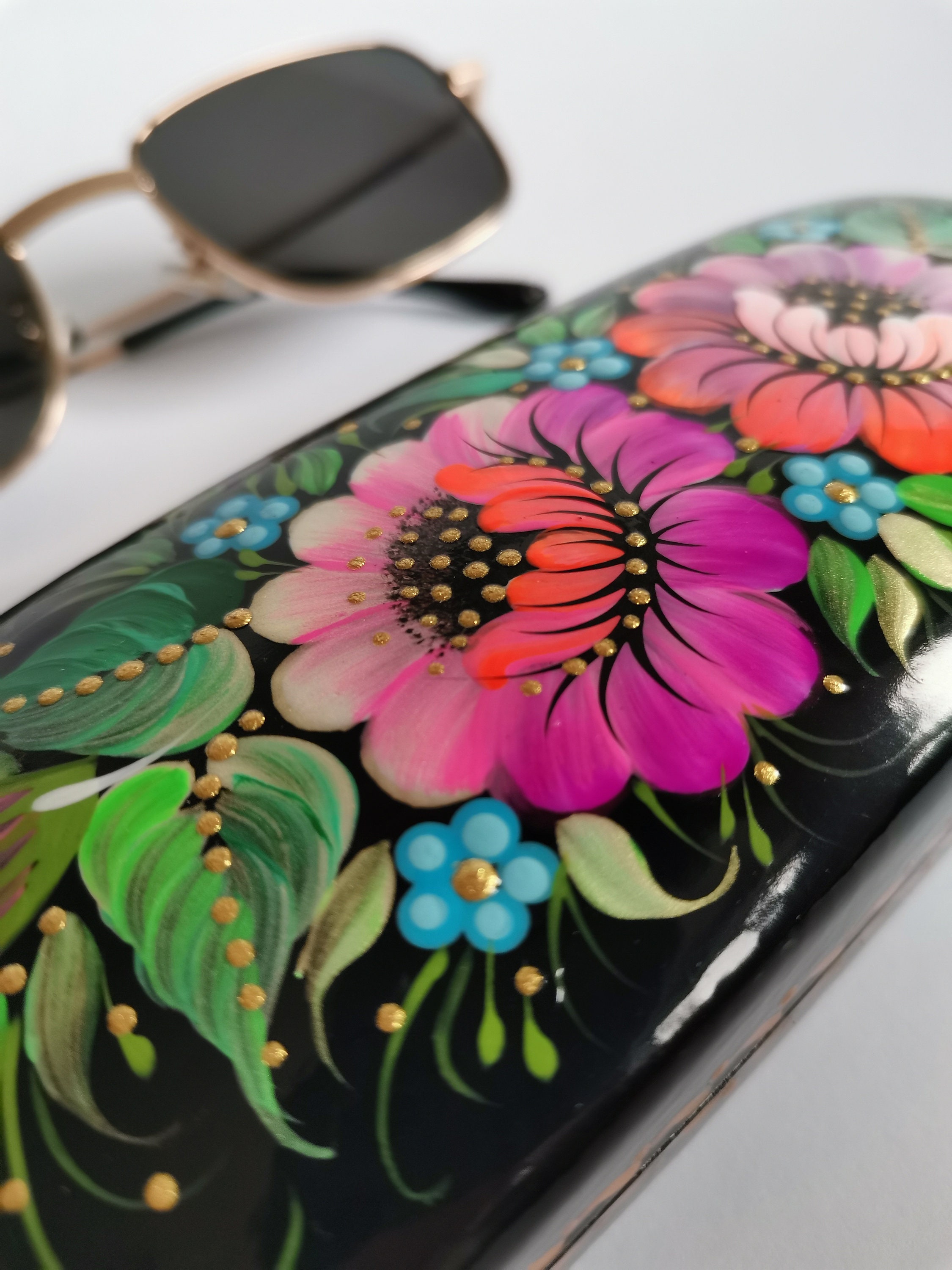 Hand-painted Floral Eyeglass Case, Protective Sunglasses  display picture 2