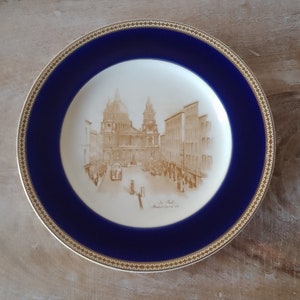Kroonhertogelijk bord: St Paul&#39;s Cathedral 1940 bombardementen, kobalt en goud
