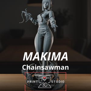 Pode incluir: Estátua cinzenta de Makima de Chainsawman. A figura está em pé, segurando uma arma de corrente. A base apresenta o texto "Print 3D Studio" e "Collectible Statue".