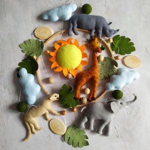 Safari Baby Krippe mobile Afrikanische neutrale Tiere Giraffe, Löwe, Elefant mobile Afrika SafariKinderzimmer mobile .Savanna mobile.