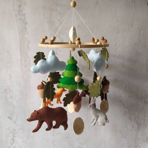 Móvil de bebé del bosque con oso animal del bosque, conejo, alce y zorro/decoración colgante del vivero del bosque/móvil de bebé personalizado para la habitación del bebé/regalo de la nueva mamá imagen 1