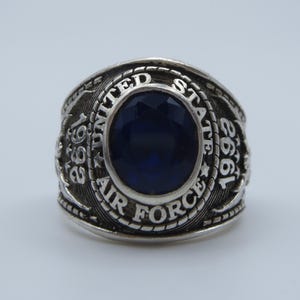 L370 , RING , Solid silver 925 , 1992 , tiny Scratch on stone, hardly seen, sold as is.  UNITED states air force ring , usaf , US size: 9.75