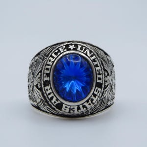 L369 , RING ,  Solid silver 925 , engraved 29/11/84 .sold as is/ as pictured.  UNITED states air force ring , usaf ring , US size: 9.75
