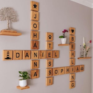 Mural de pared con letras de madera maciza de roble de 10 x 10 x 2 cm, diseño de letras del Scrabble, decoración de pared, declaración de misión, publicidad be.massive