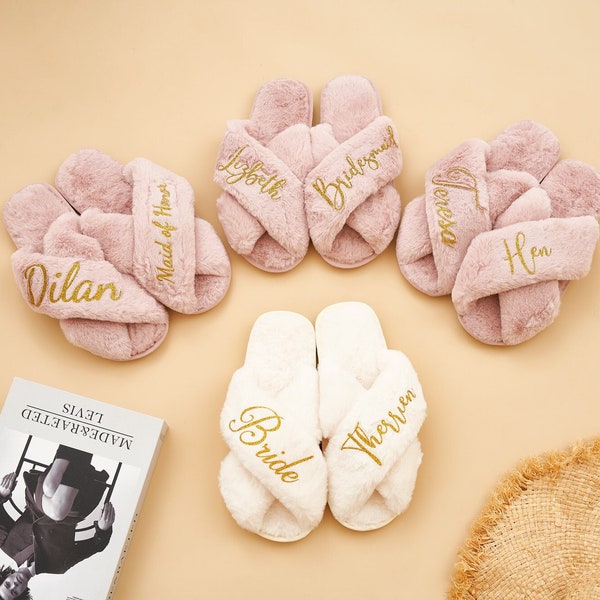 Pluizige bruid bruidsmeisje slippers, vrijgezellenfeest, bruidsmeisje geschenken voorstel, gepersonaliseerde zachte huis slippers, vrijgezellenfeest cadeau