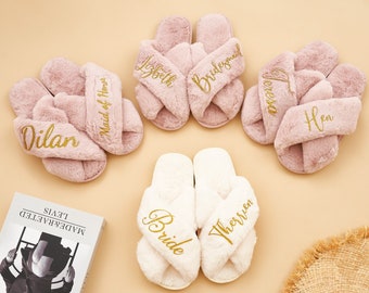 Pluizige bruid bruidsmeisje slippers, vrijgezellenfeest, bruidsmeisje geschenken voorstel, gepersonaliseerde zachte huis slippers, vrijgezellenfeest cadeau