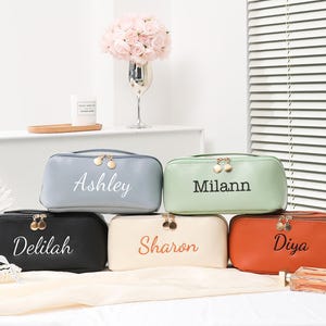 Trousse de maquillage personnalisée, Trousse de maquillage en cuir brodée, Pochette de mariage demoiselle d'honneur à personnaliser, Cadeau de Noël pour femme, Cadeaux de demoiselle d'honneur, Cadeau pour elle