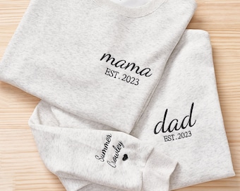 Sudadera bordada personalizada, nombre en la manga con corazón, camisa de abuelo con fecha, camisa de papá est año, regalo para nuevo papá, regalo del día del padre