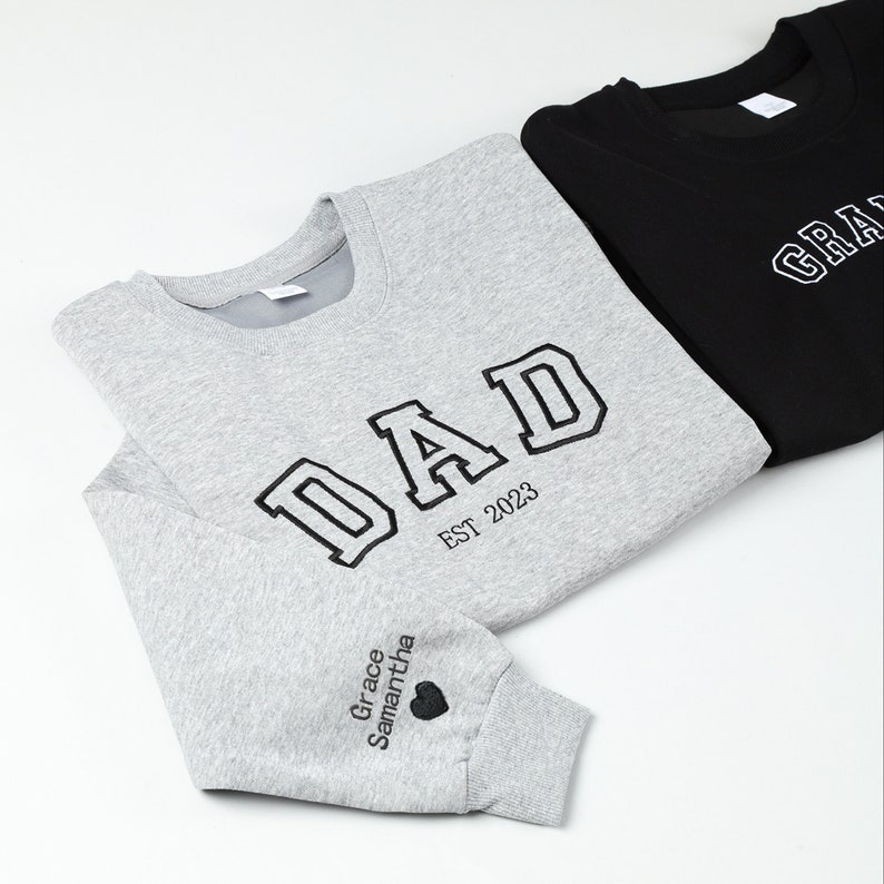 Sweat-shirt brodé personnalisé, nom sur la manche avec coeur, chemise grand-père avec date, chemise de l'année de naissance papa, cadeau pour un nouveau papa, cadeau de fête des pères image 1