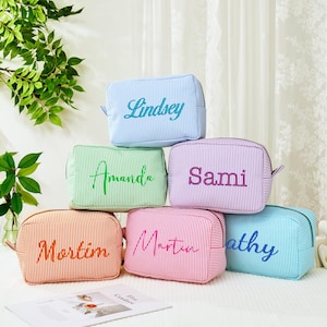 Personalisierte Seersucker Make-up Tasche, gestickte Kosmetiktasche, Schminktasche, Brautjungfer Geschenk Tasche, Kosmetiktasche, Brautdusche Geschenk, Geschenk für Sie