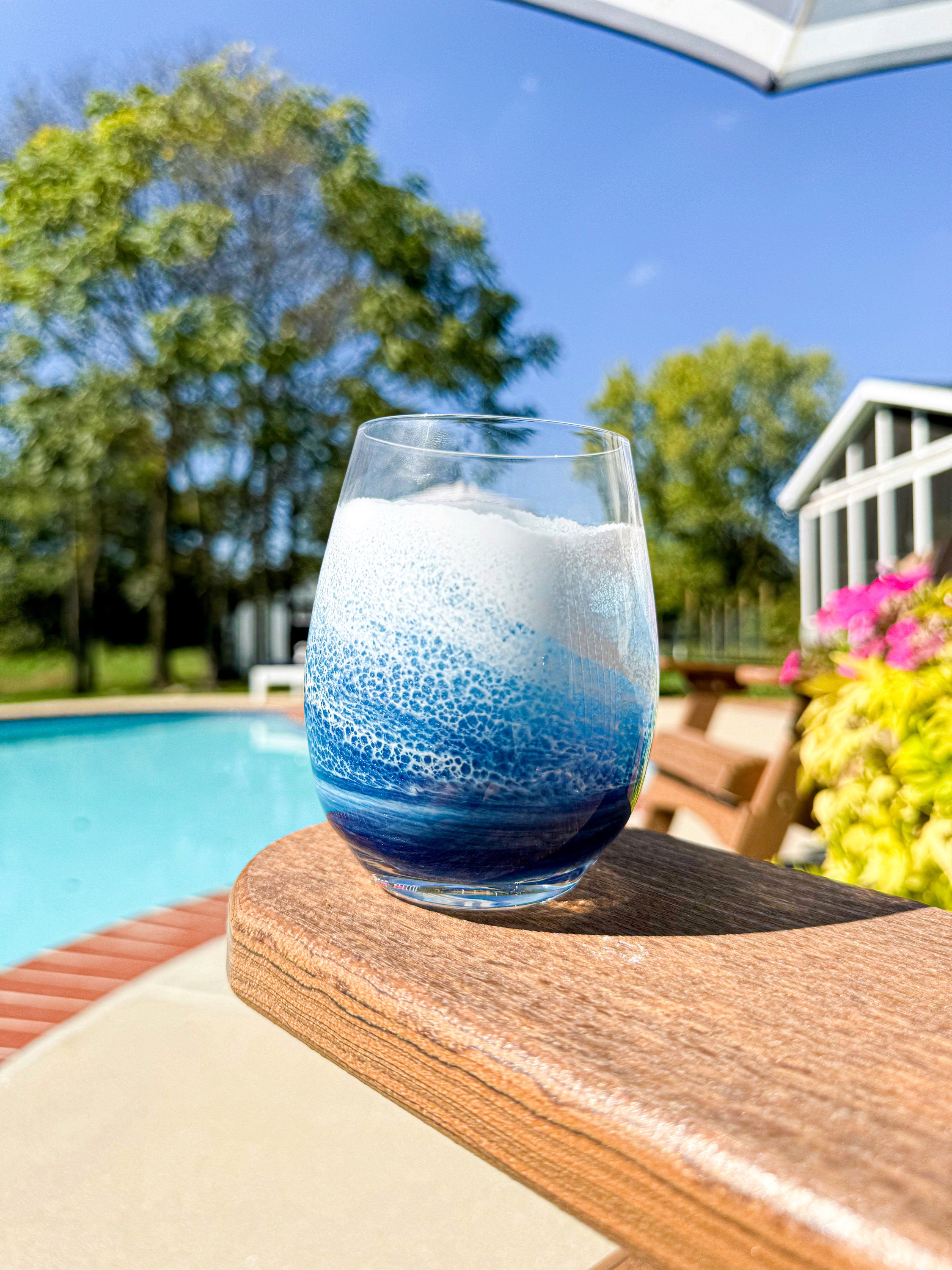 Stemless Wine Glass with Shark Inside, 16 OZ Large Capacity Unique Wine  Glasses with 3D Shark Marker for Holiday Birthday Gifts