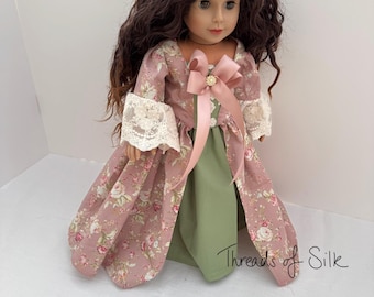 Muñeca de 18 pulgadas con vestido y enagua del siglo XVIII.