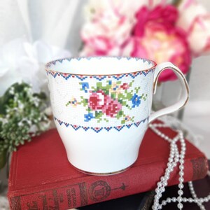 Royal Albert Petit Point tasse à café, tasse, cadeau barista, goûter vintage de l'après-midi, cadeau de douche de bébé nuptiale d'anniversaire, faveurs de mariage