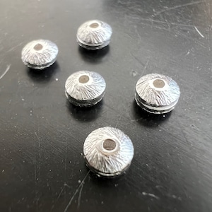 Soczewki ze szczotkowanego srebra próby 925 4 x 2,5 mm