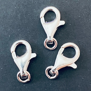 Karbinhakespänne i 925 sterlingsilver, öppet ögla, olika storlekar: 11 mm, 13 mm, 16 mm