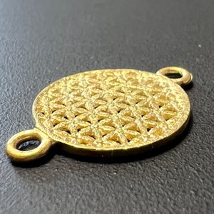 Okrągły dystans wykonany ze srebra próby 925, pozłacanego, idealny do bransoletek | T41