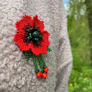 Red poppy bead miny brooch, handmade Ukrainian flower brooch, autumn brooch, Poppy brooch